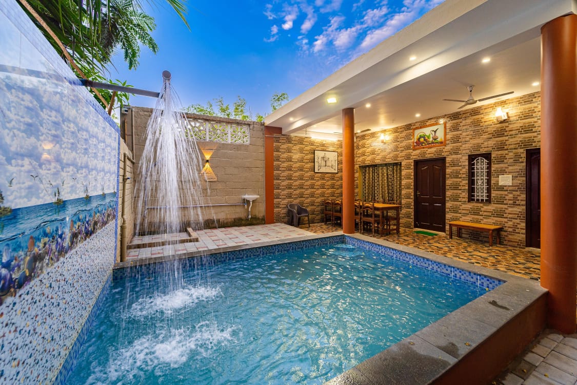 Presidential pool villa